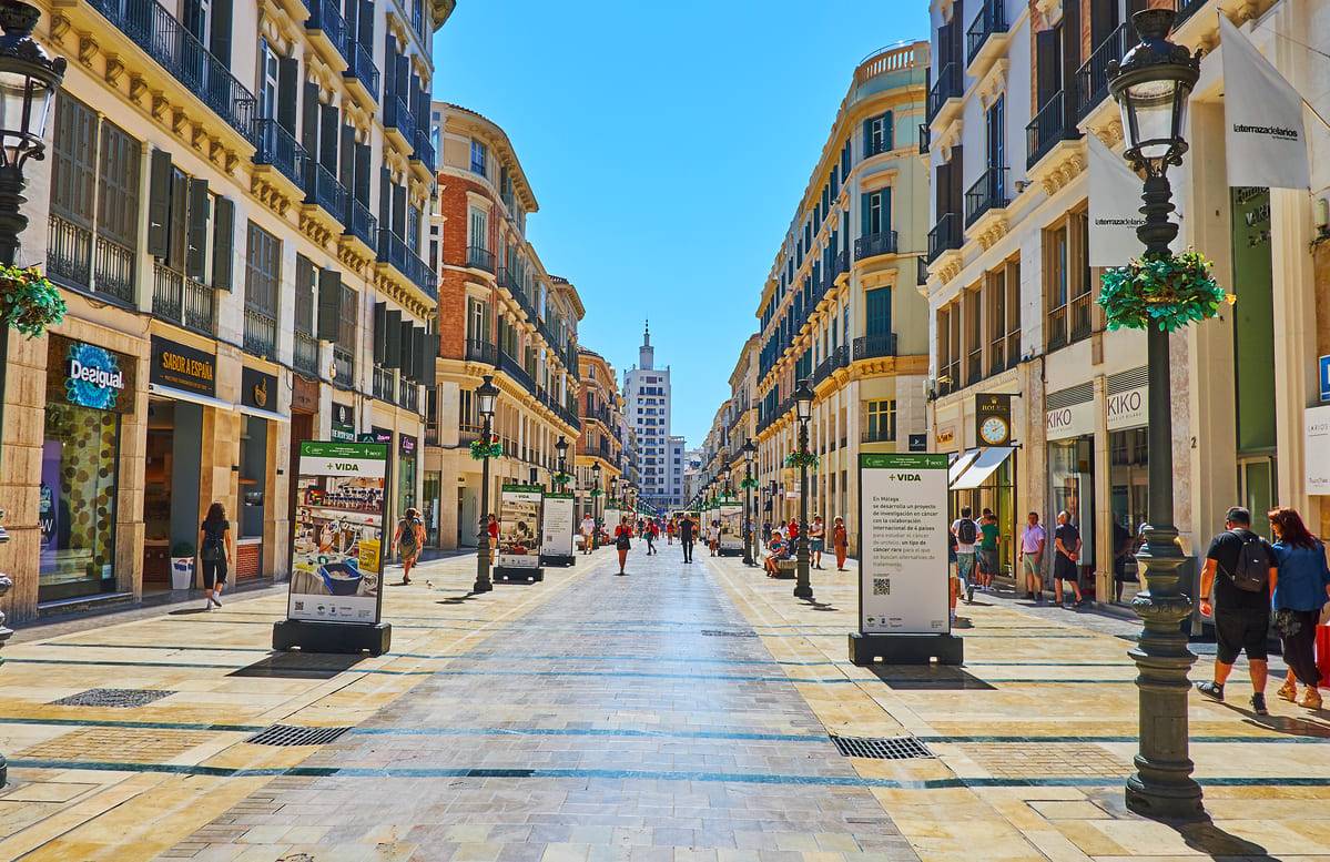 Las 10 Calles de Málaga más Comerciales e Irresistibles